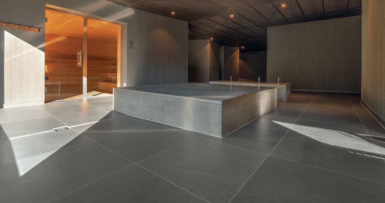 große Fliesen im Wellnessbereich